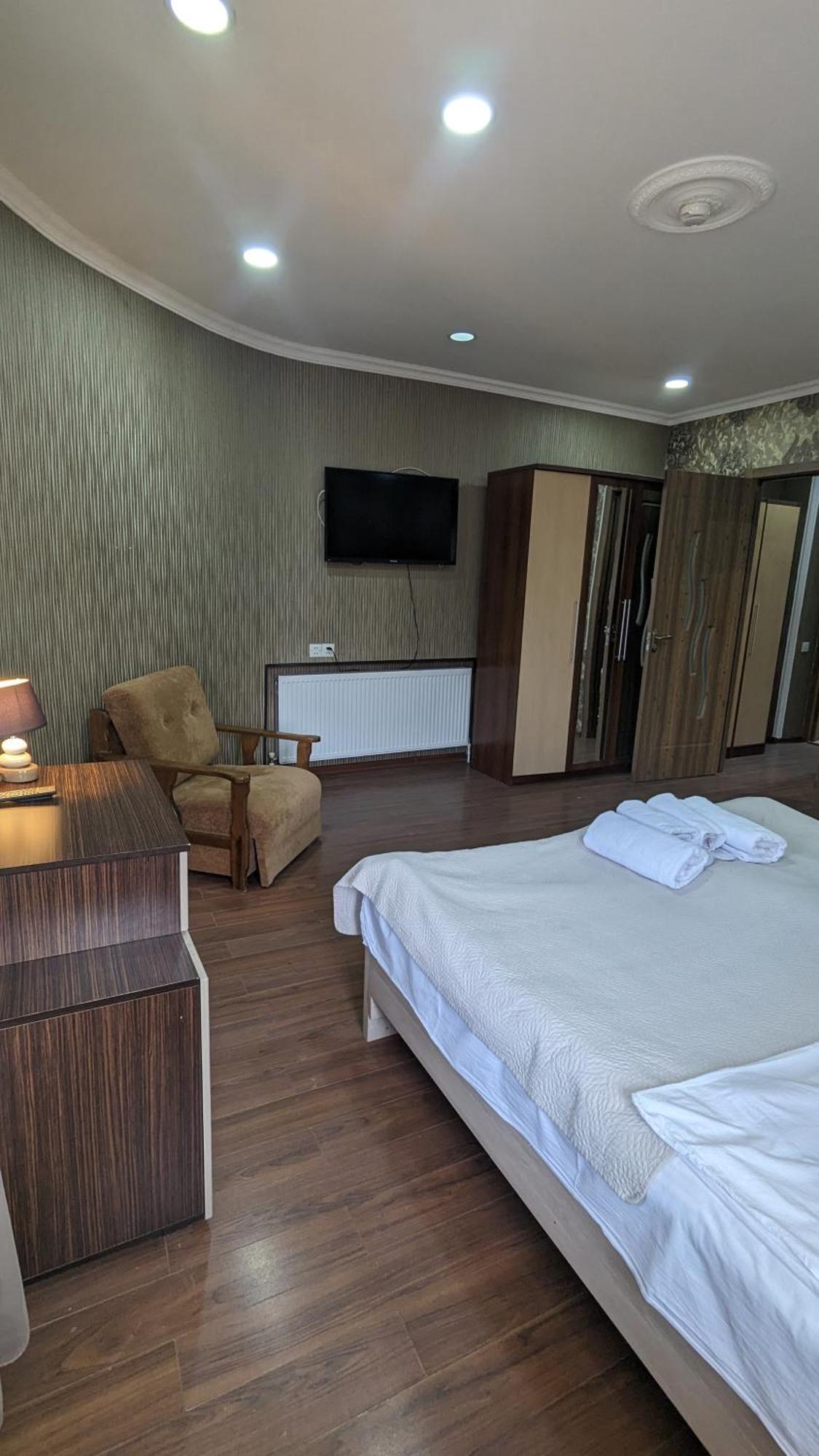 Dkd-Bridge Hotel Tbilisi Exteriör bild