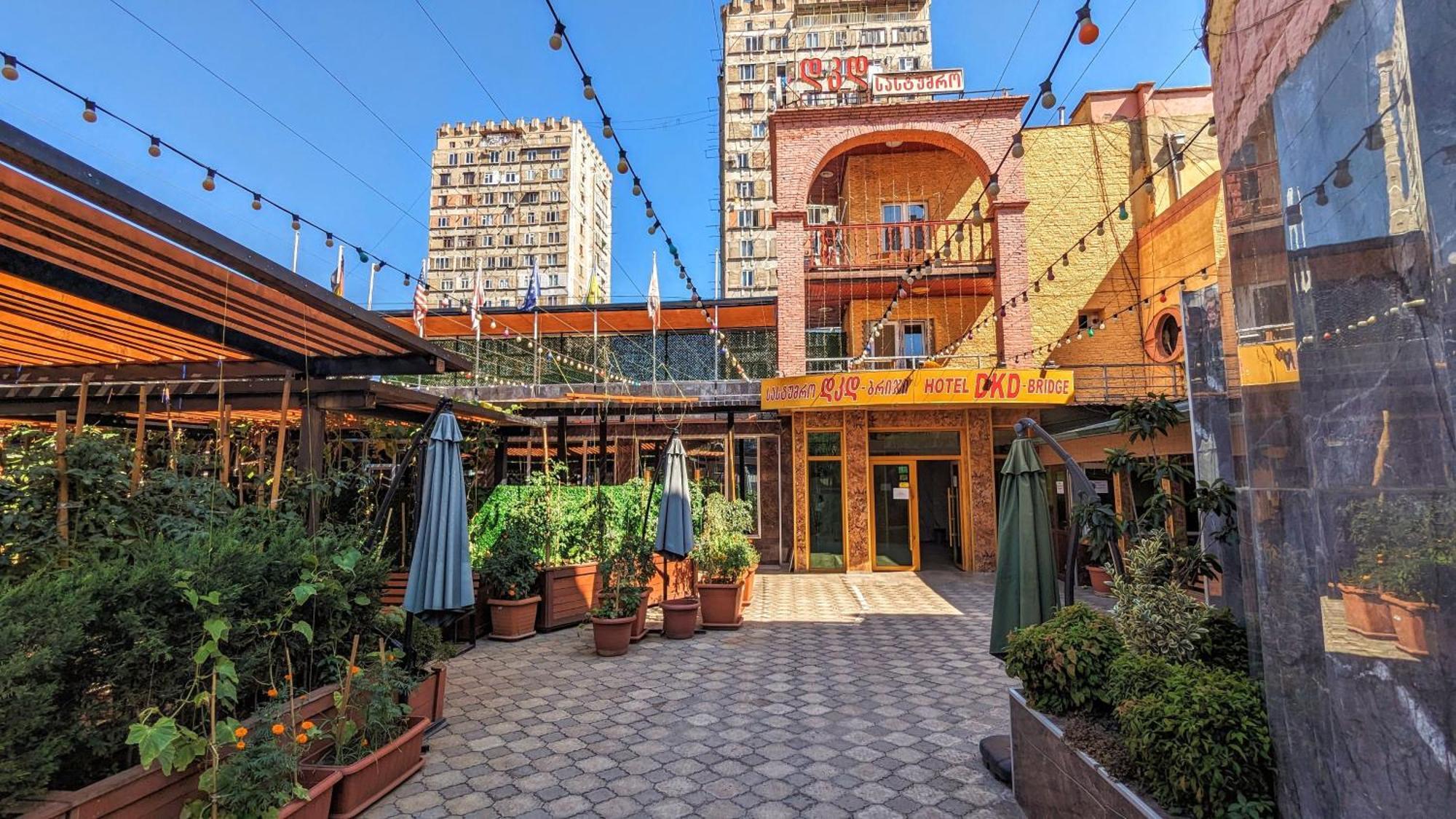 Dkd-Bridge Hotel Tbilisi Exteriör bild