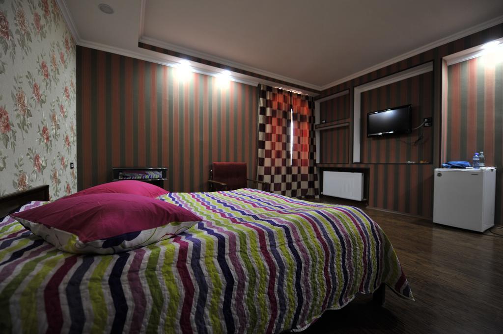 Dkd-Bridge Hotel Tbilisi Exteriör bild